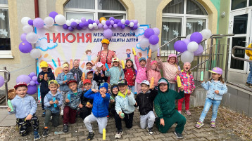 Праздник для детей «Должны смеяться дети!» Праздник для детей «Должны смеяться дети!».